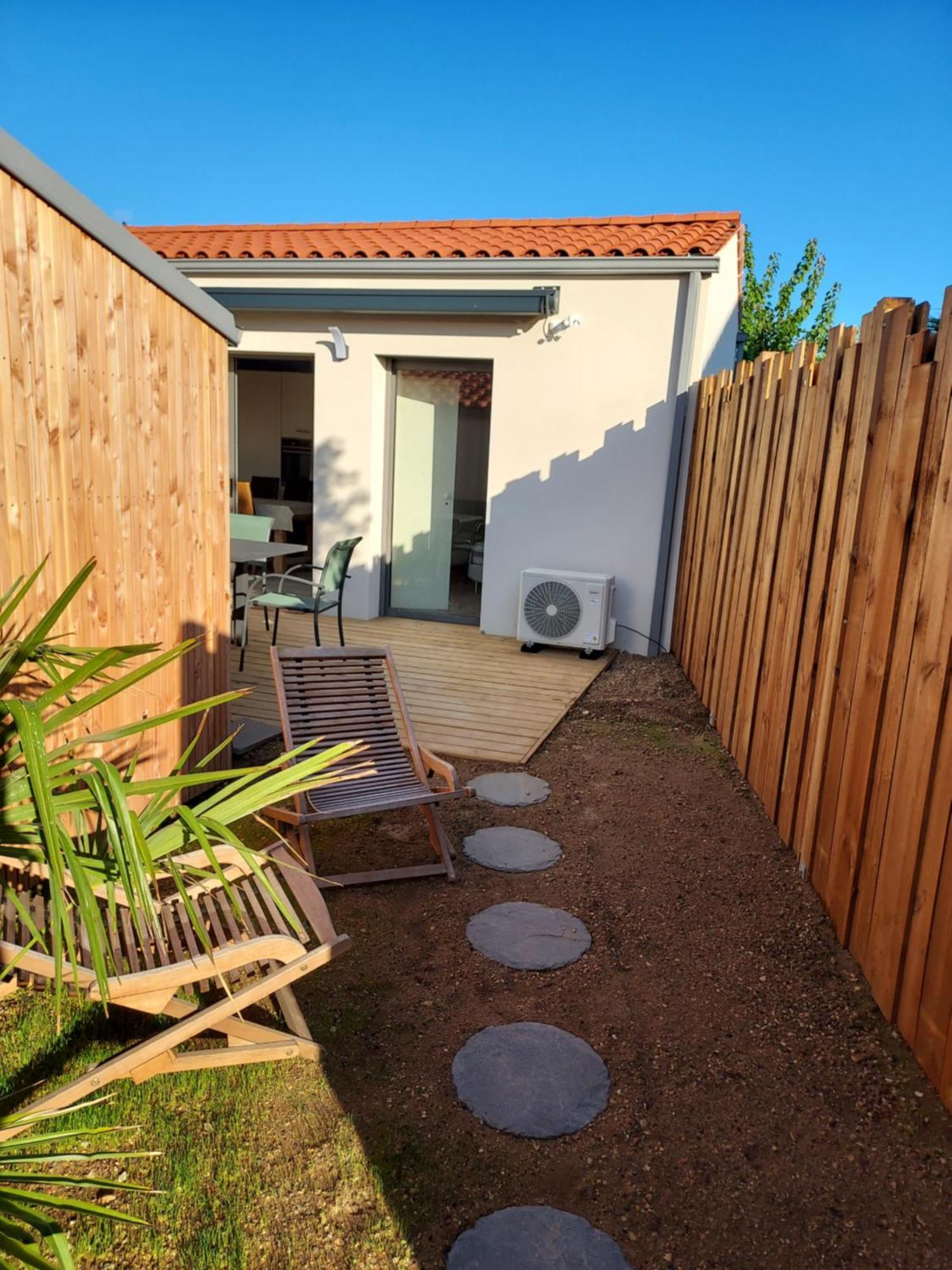 Les Pertuis Rochelais Bed and Breakfast Périgny Exteriör bild